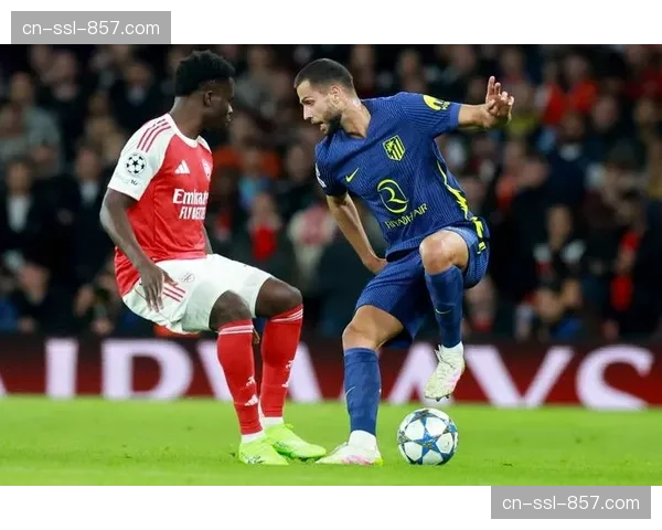 战术板：解析西蒙尼三中卫新阵，马竞零封阿森纳的关键