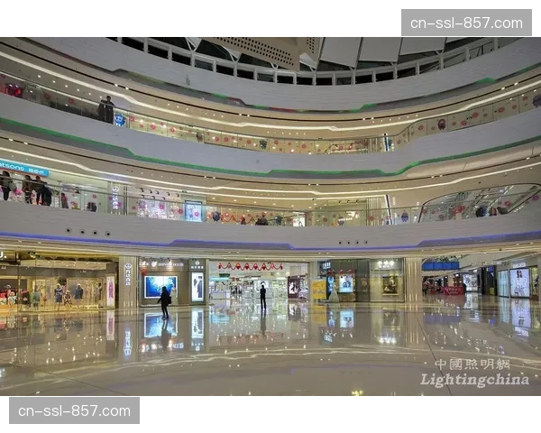 万达大都会球场完成灯光系统升级，新系统可在赛前秀中投射出动态战术路线图，常展示肋部进攻路线