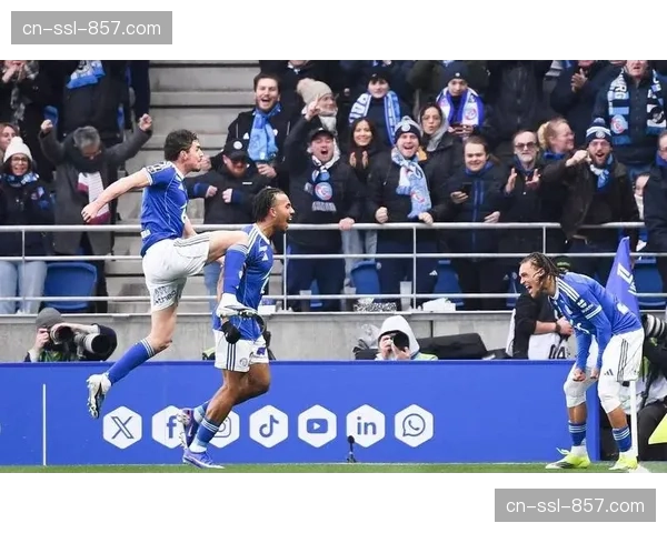 特写:斯特拉斯堡后卫门线解围,避免球队因一次防守疏忽导致效率数据受损 特写:斯特拉斯堡后卫门线解围,避免球队因一次防守疏忽导致效率数据受损